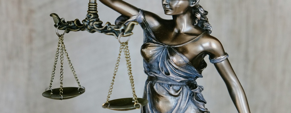 UK-Data-Act-2025-explained-image-of-bronze-statue-of-justice-holding-scales