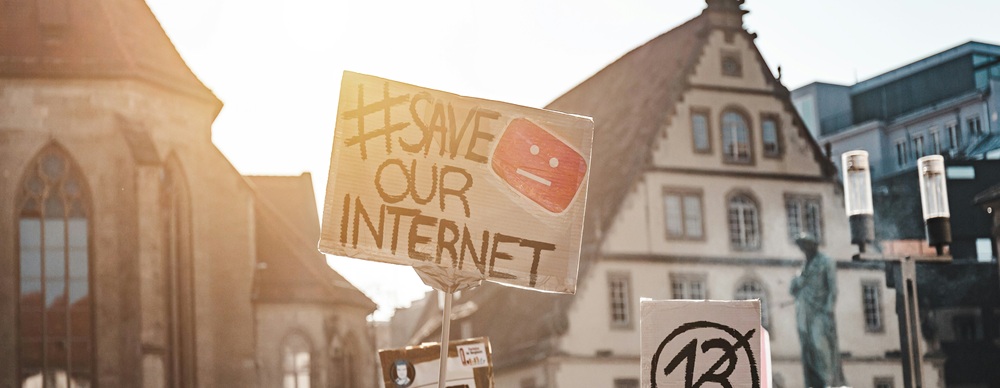 Save_our_Internet_placard_used_for_vxtream_article_on_internet_censorship