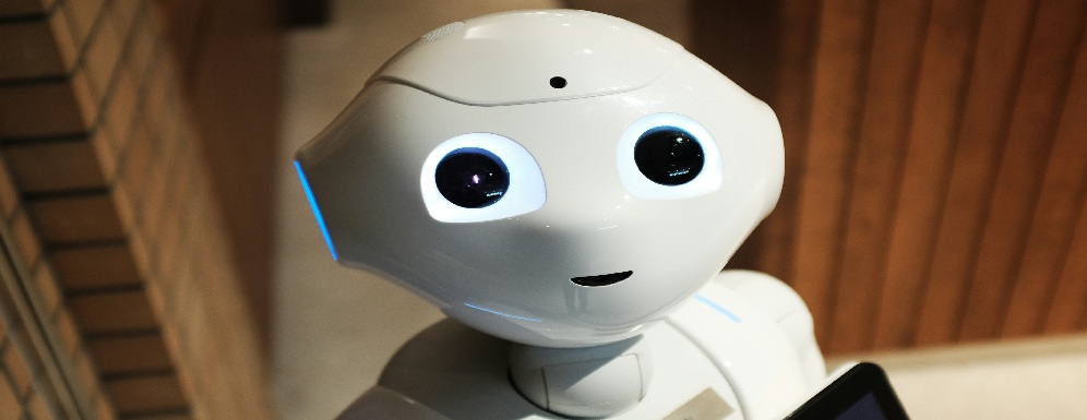 image of robot to illustrate review of the year article for 2023 with AI breaking out