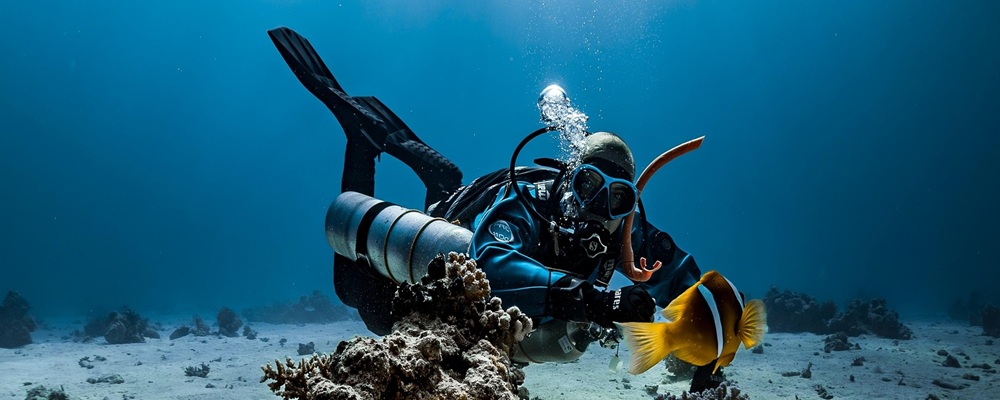 Image of diver to illustrate article on internet connectivity loss due to undersea cable damage